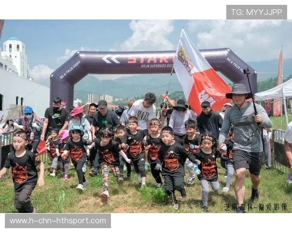 户外障碍越野赛跳跃翻越一气呵成