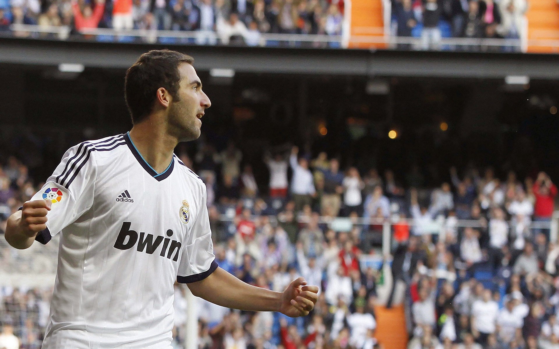 中超是否推动球员参与赛后媒体公开环节,中超联赛允许球迷进场吗